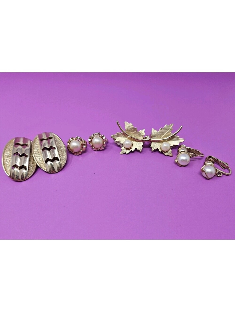 Lot Of 4 Gold Tone Faux Pearl Sarah Coventry Clip-on Earrings Vintage Estate